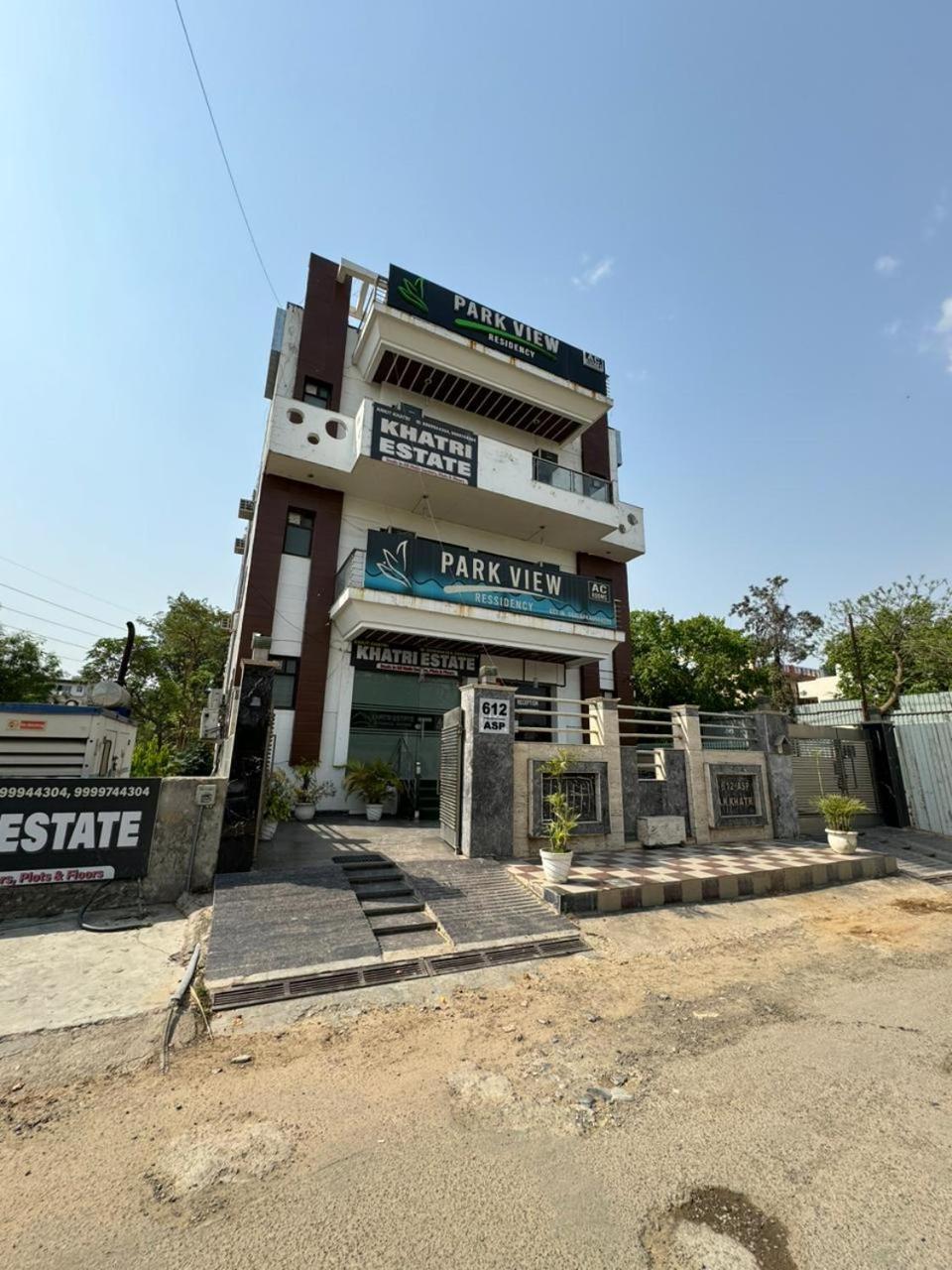 ホテル Parkview Residency グルガウン エクステリア 写真